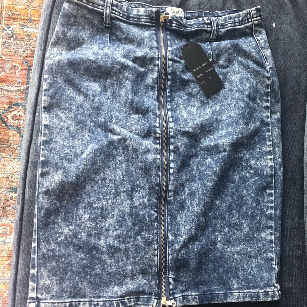 NWT! Zipper Acid Wash Denim Pencil Skirt - 1X